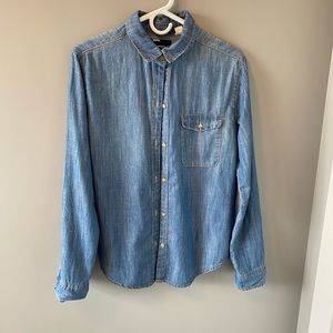 ✨BDG Boyfriend Button Down Denim shirt